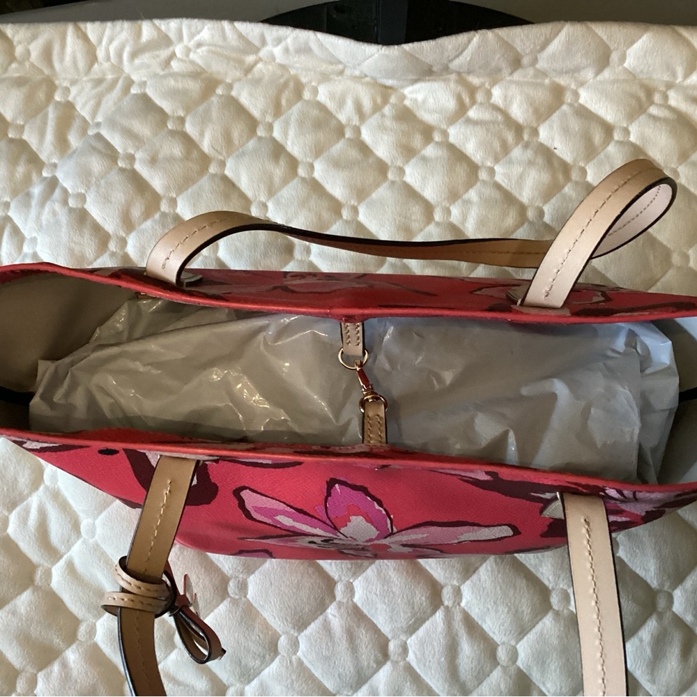 Kate Spade pink floral tote in Saffiano leather inside and out with silver spade - Picture 11 of 11